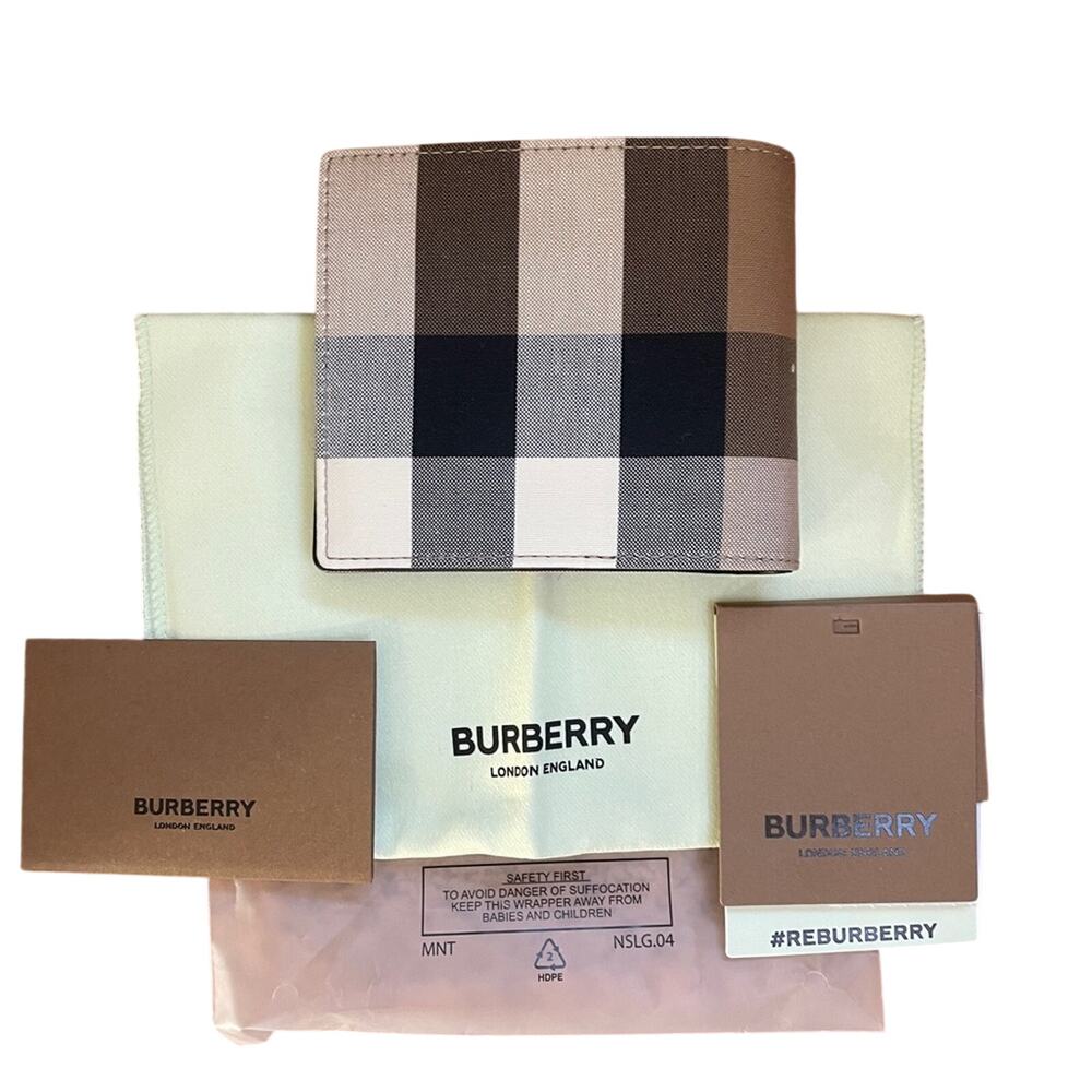Burberry brand new waterproof wallet - Picture 2 of 5